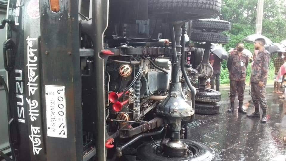 গোদাগাড়ীতে সড়ক দুর্ঘটনায় দুই বিজিবি সদস্য নিহত